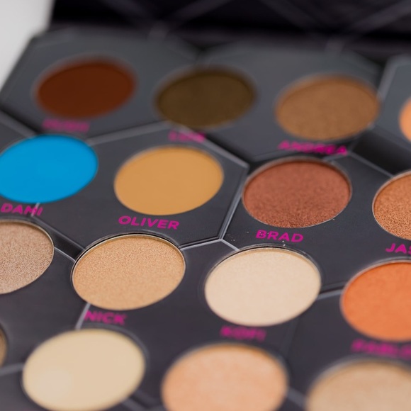 Barbella Eyeshadow Palette - Picture 2 of 5